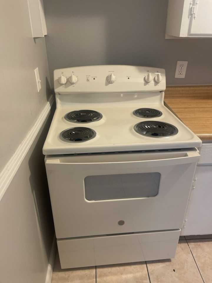 919 Minor Street, NE - Photo 4 of 27