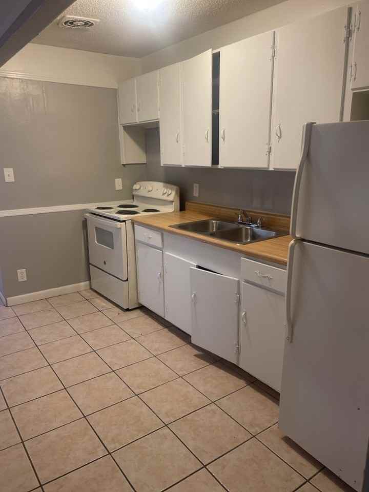 919 Minor Street, NE - Photo 7 of 27