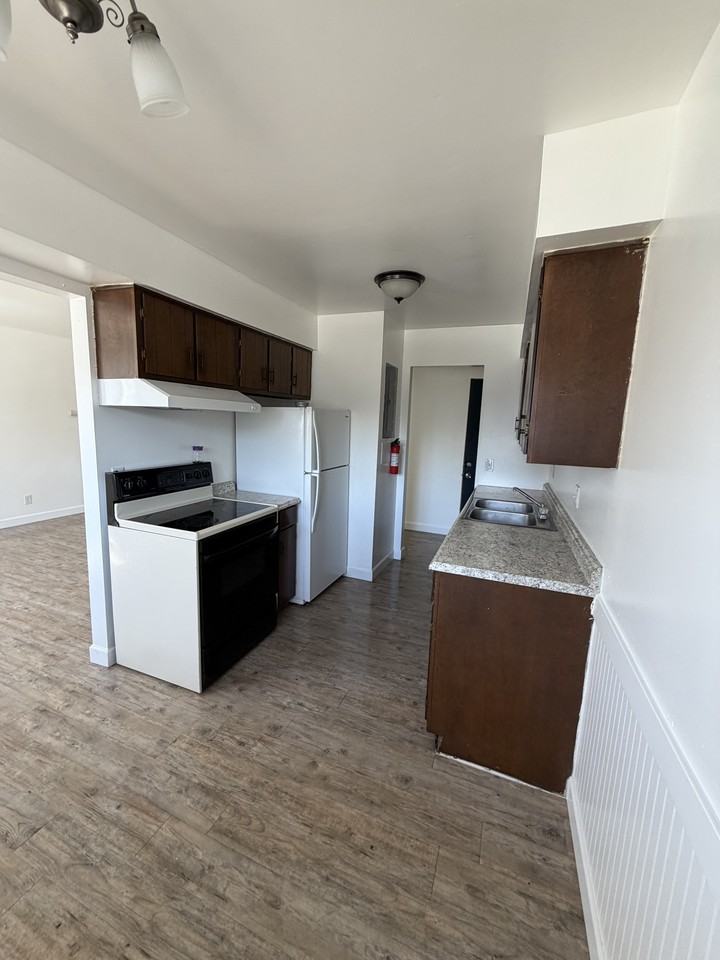 744 East Michigan Avenue - Photo 5 of 22