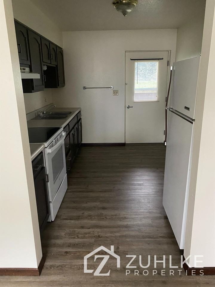 220 East Court Street - Photo 3 of 8