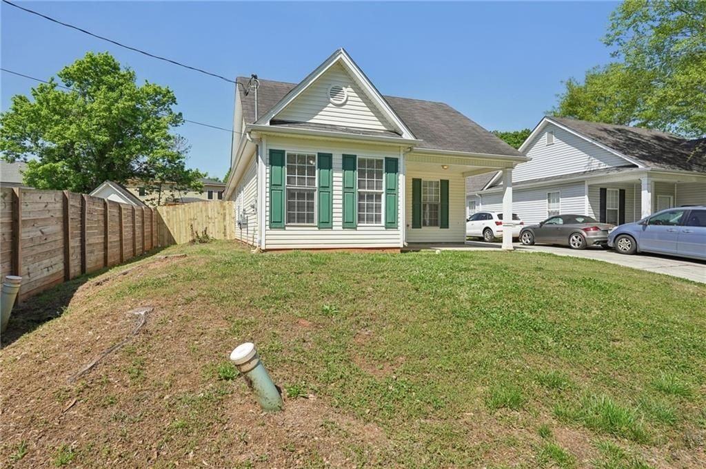 2596 Bates St Se - Photo 3 of 40