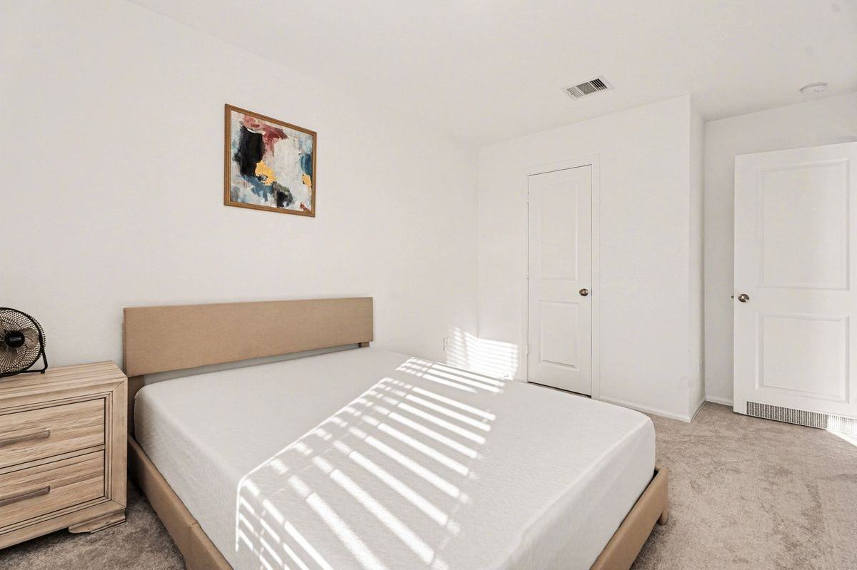 9502 Brookside Point Dr - Photo 4 of 34