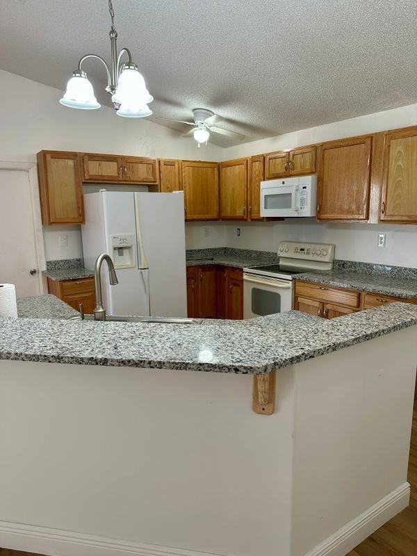 1184 Sapphire St Se - Photo 2 of 12