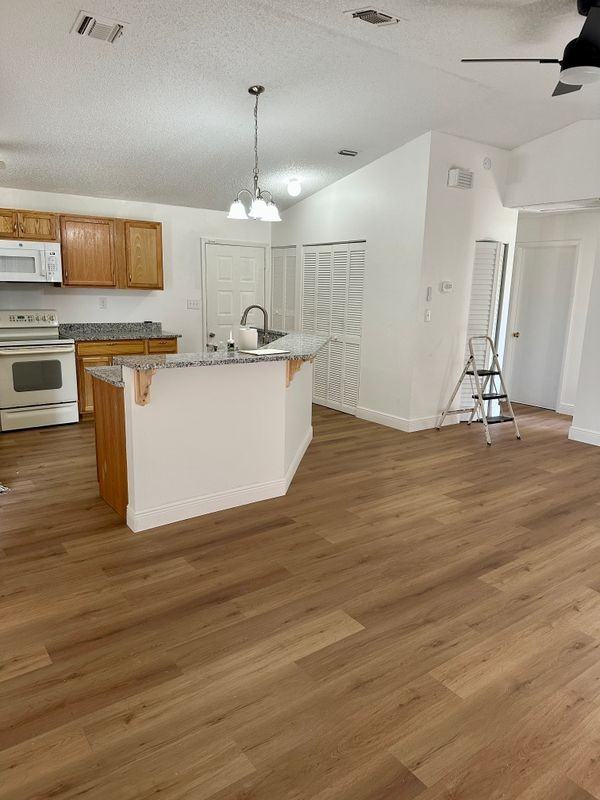 1184 Sapphire St Se - Photo 4 of 12