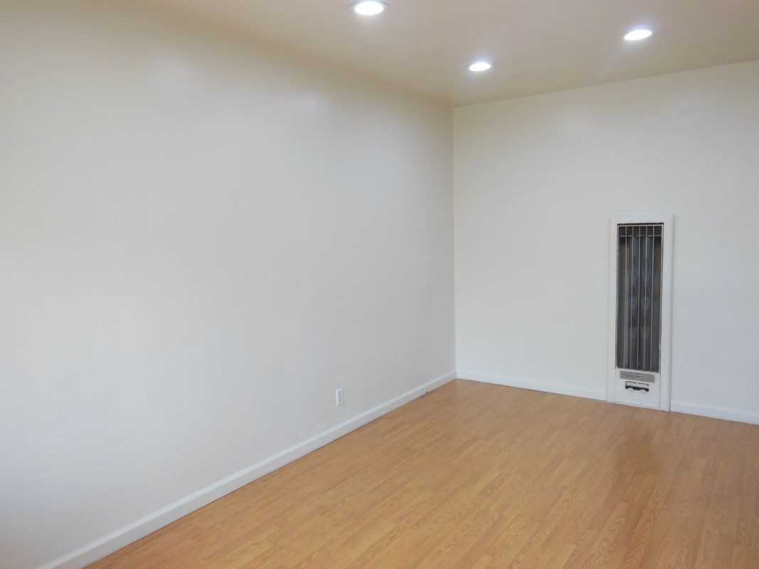 307 N Howard St ##B - Photo 2 of 9