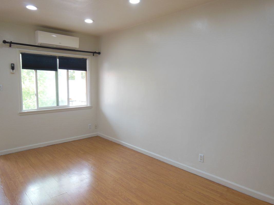 307 N Howard St ##B - Photo 3 of 9