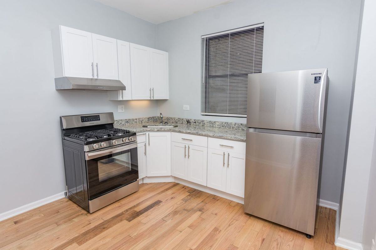 71 E 56th St - Photo 2 of 10