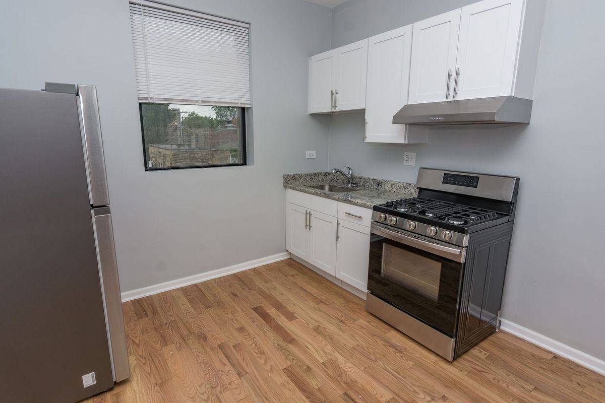 71 E 56th St - Photo 3 of 10