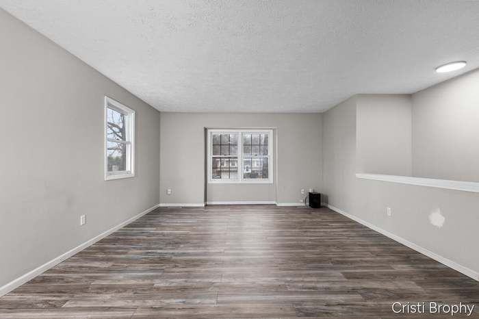 952 Woodside Dr - Photo 3 of 19