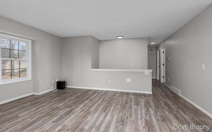 952 Woodside Dr - Photo 4 of 19