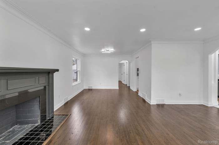 8285 Cheyenne St - Photo 5 of 33