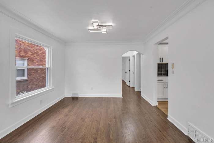 8285 Cheyenne St - Photo 7 of 33