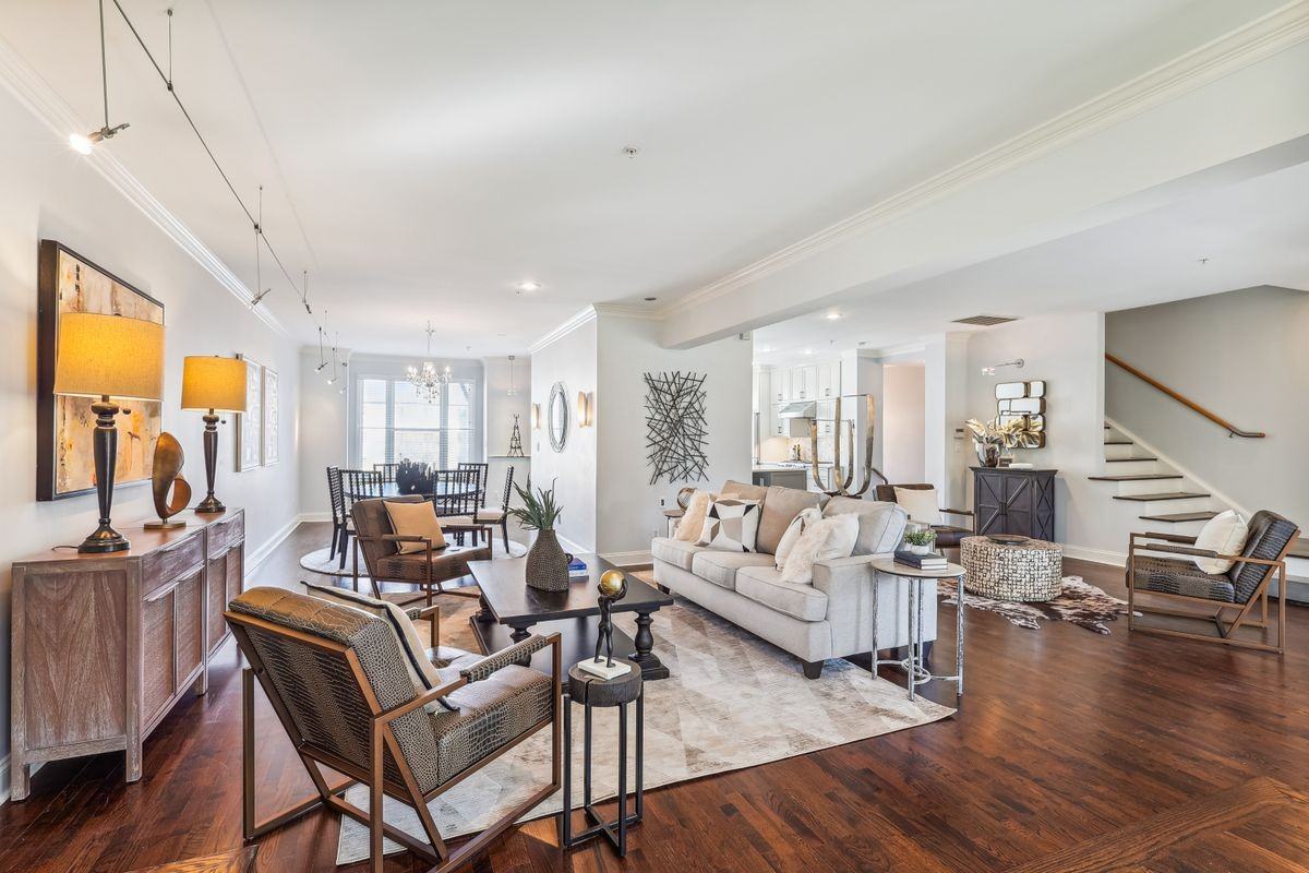 337 W 7th St - Photo 2 of 31