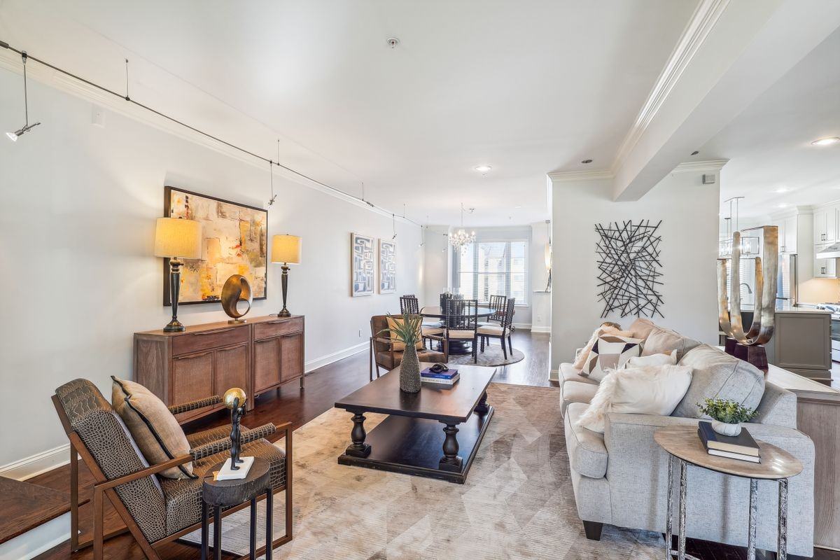 337 W 7th St - Photo 4 of 31