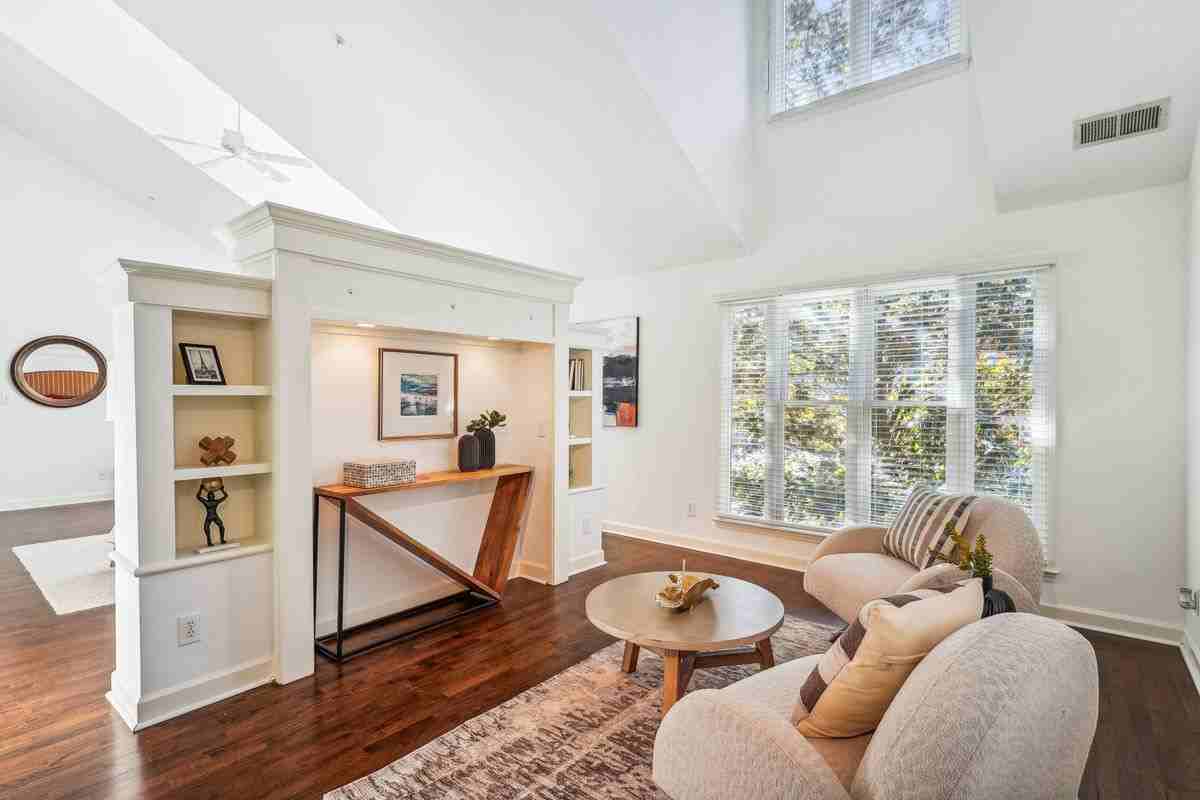 337 W 7th St - Photo 5 of 31