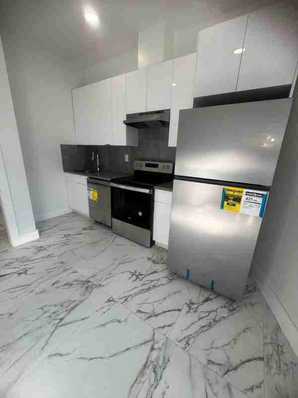 9104 43rd Ave ##2nd - Photo 6 of 11