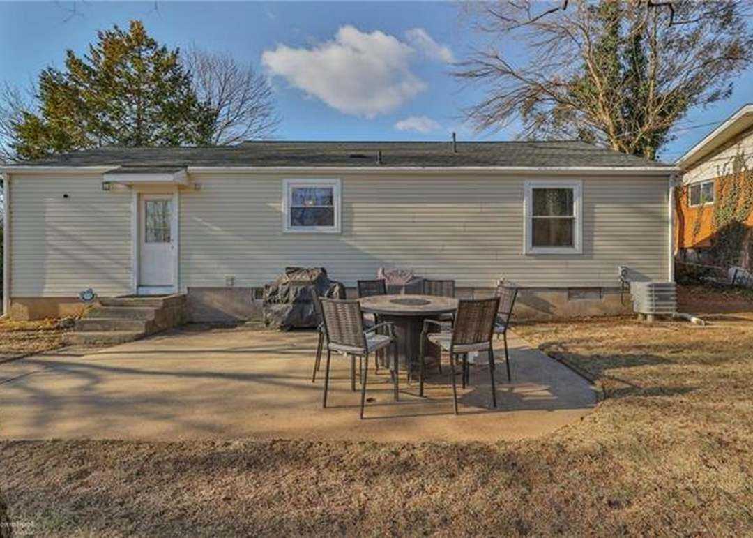 1107 N 24th St - Photo 2 of 14