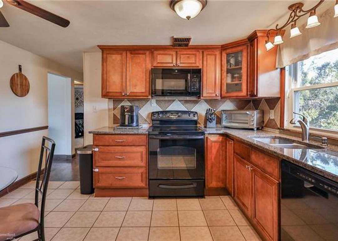 1107 N 24th St - Photo 3 of 14