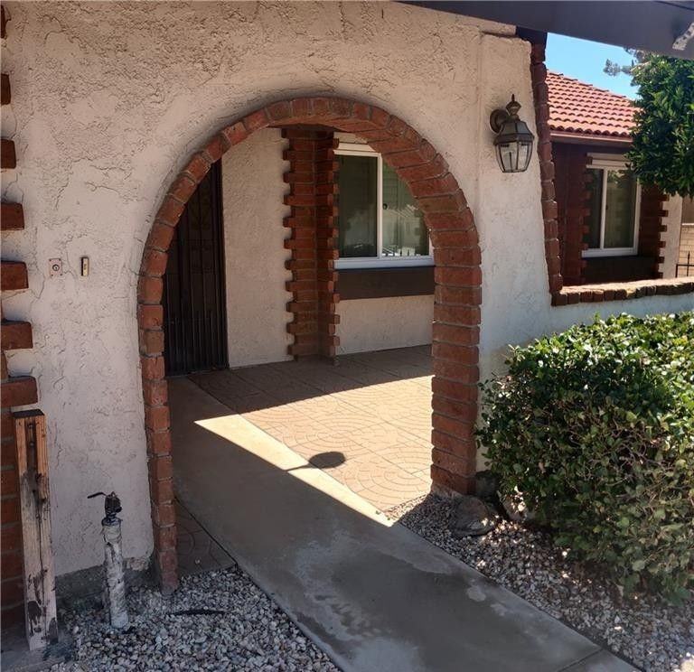1955 Silver Oak Way - Photo 3 of 10
