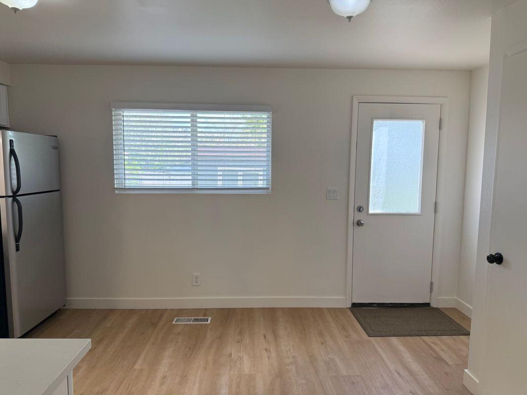 81 W 300 N - Photo 4 of 23