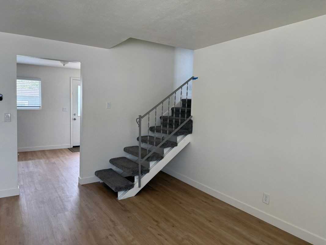 81 W 300 N - Photo 5 of 23