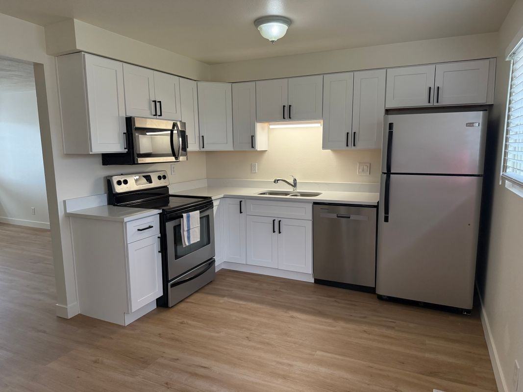 81 W 300 N - Photo 6 of 23