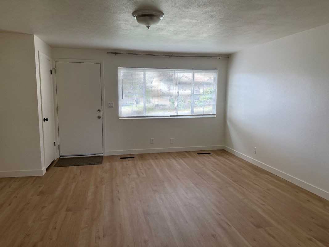 81 W 300 N - Photo 7 of 23