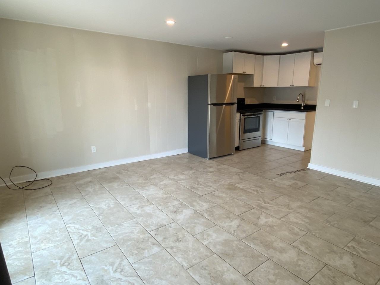 18 Imperial - Photo 4 of 11