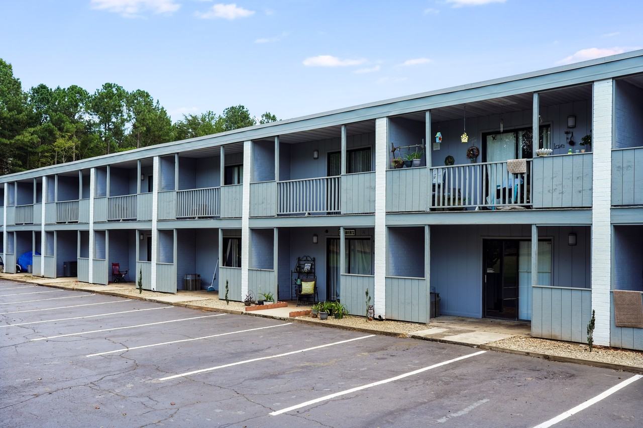 Azalea Apartments - Photo 4 of 5