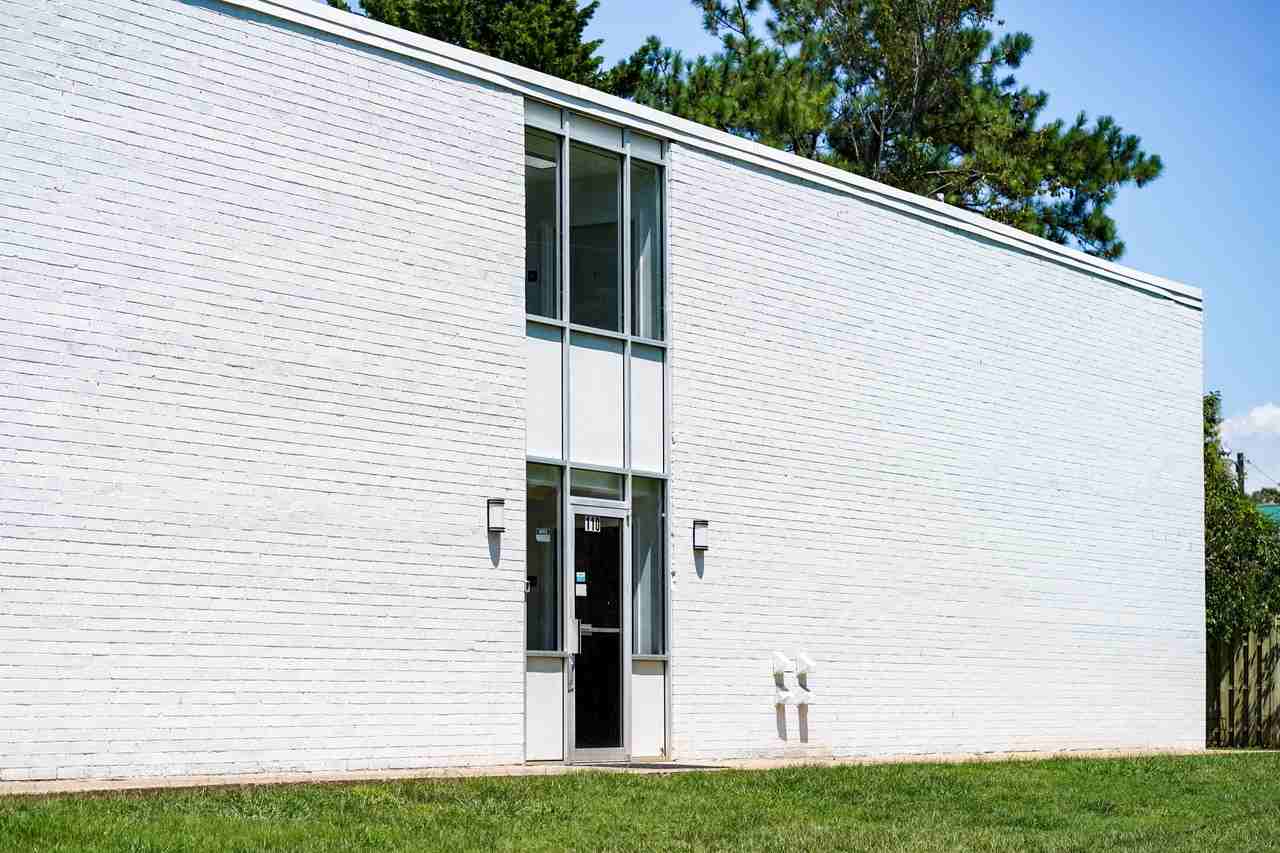 Azalea Apartments - Photo 5 of 5