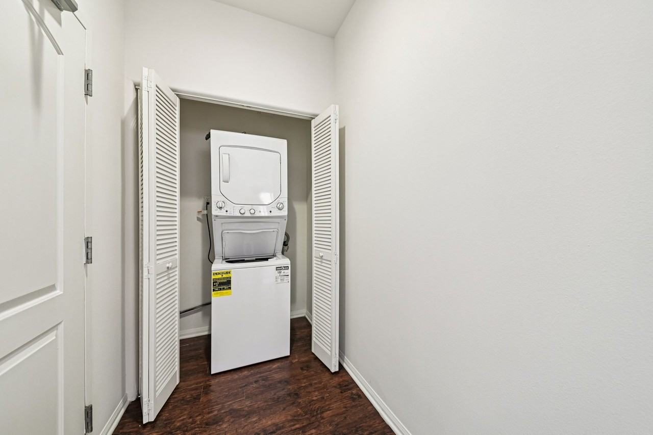 Berendo Terrace Apartment Homes - Photo 4 of 7