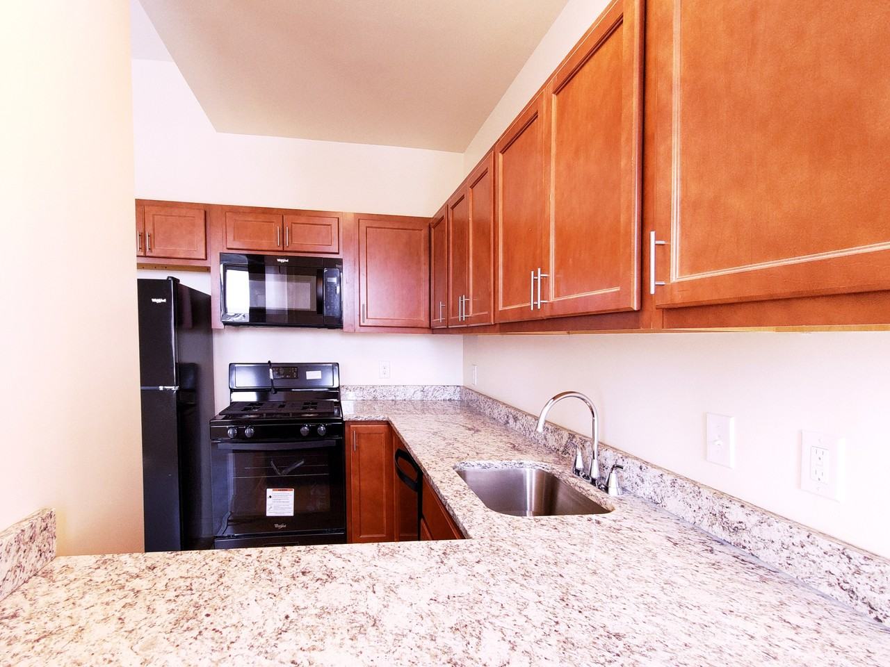 1812 Eutaw Place Apartments - Photo 3 of 18