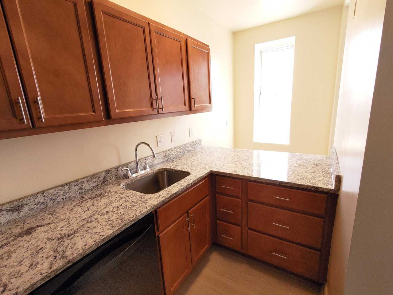 1812 Eutaw Place Apartments - Photo 6 of 18