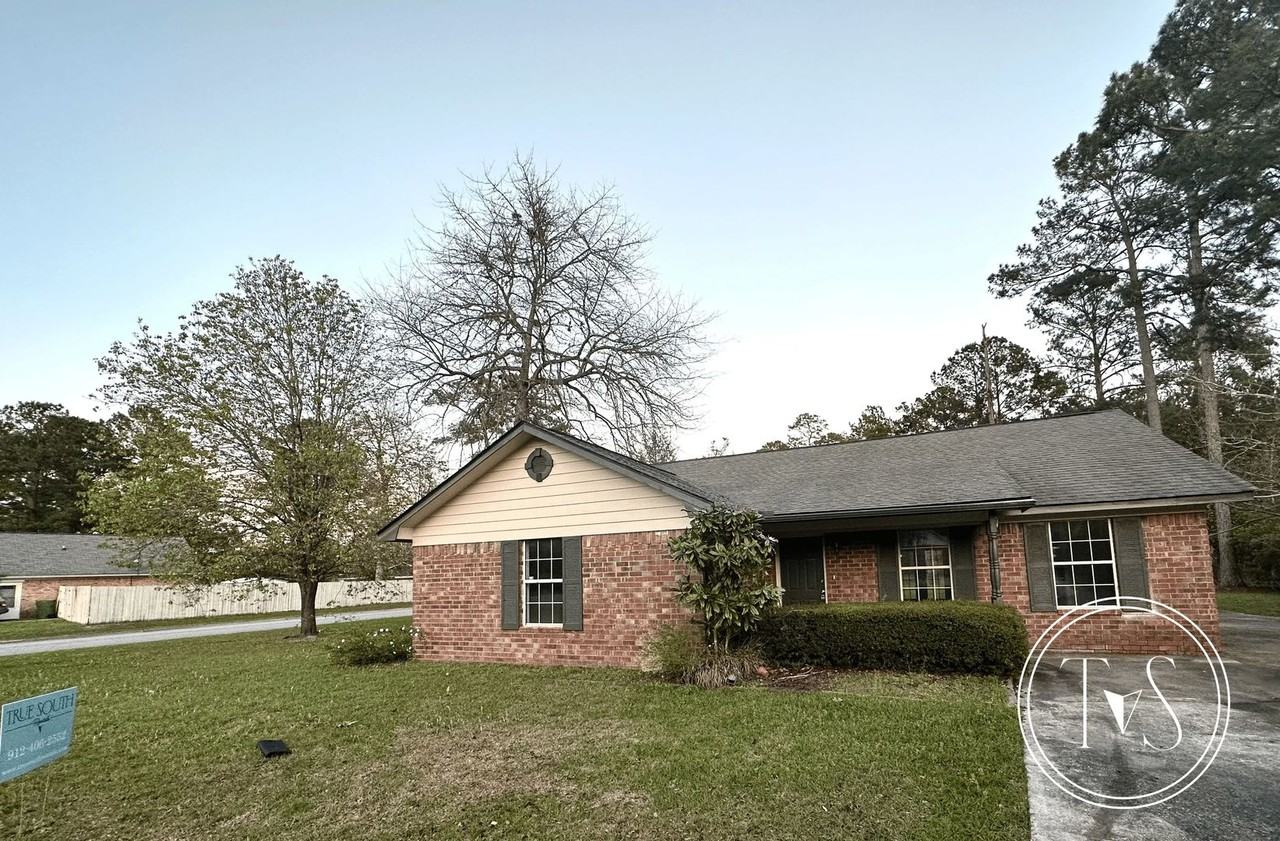 730 Dover Ln - Photo 2 of 11