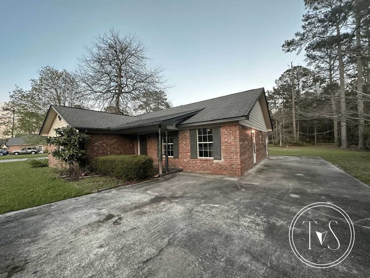 730 Dover Ln - Photo 3 of 11