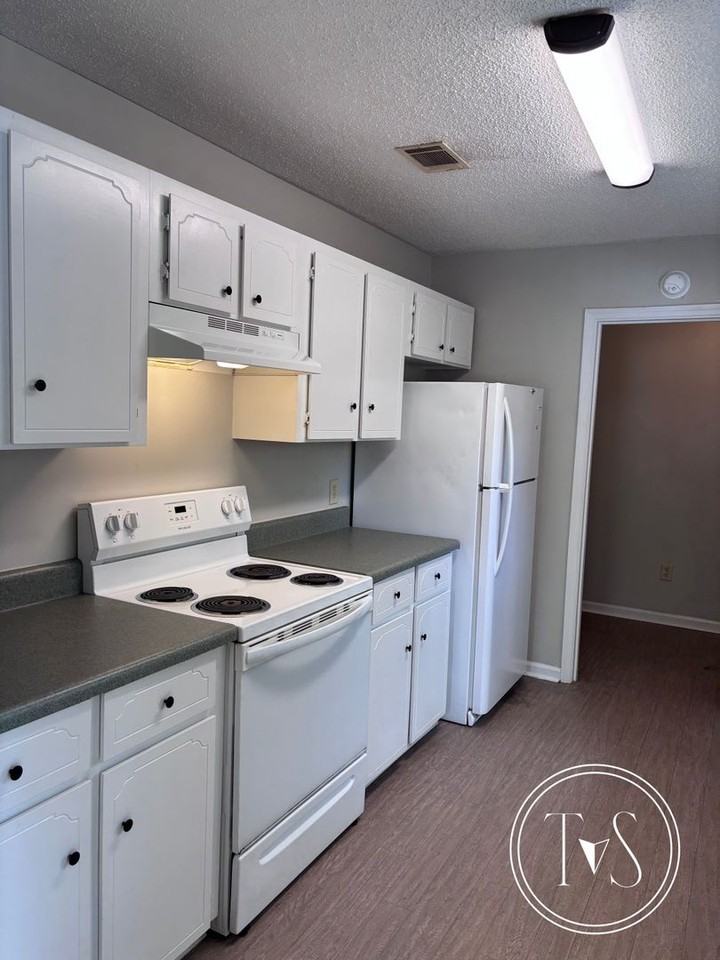 730 Dover Ln - Photo 4 of 11