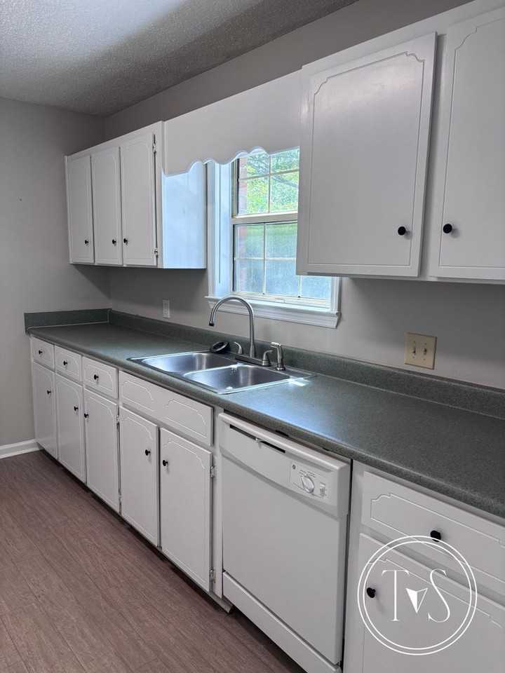 730 Dover Ln - Photo 5 of 11