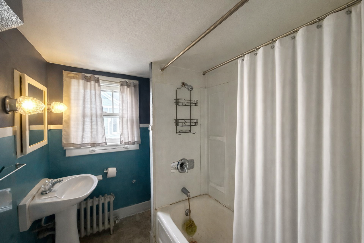 726 N Downing - Photo 7 of 10