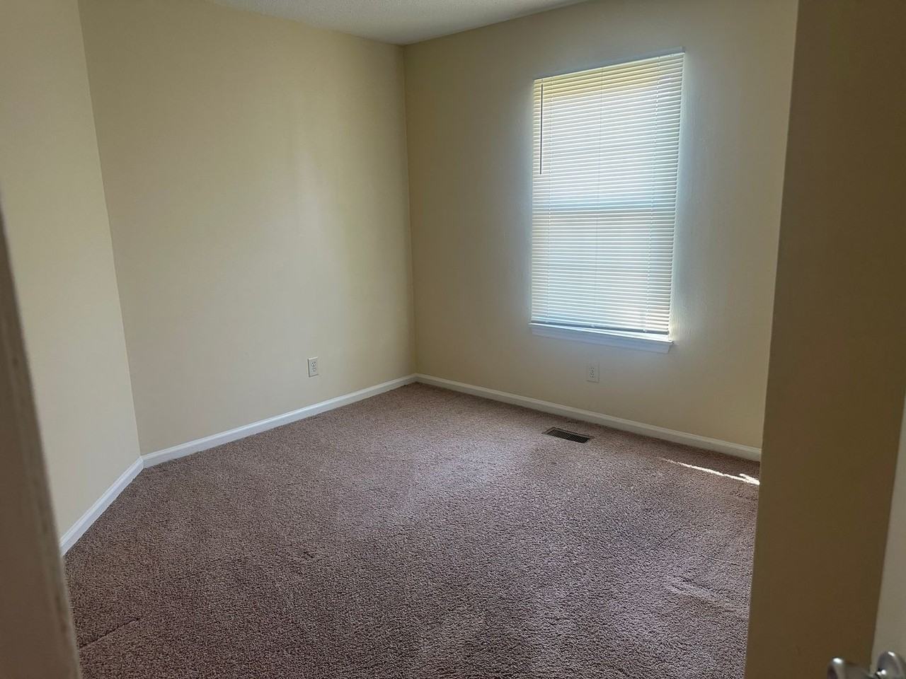 1911 Fidelity Dr - Photo 3 of 14