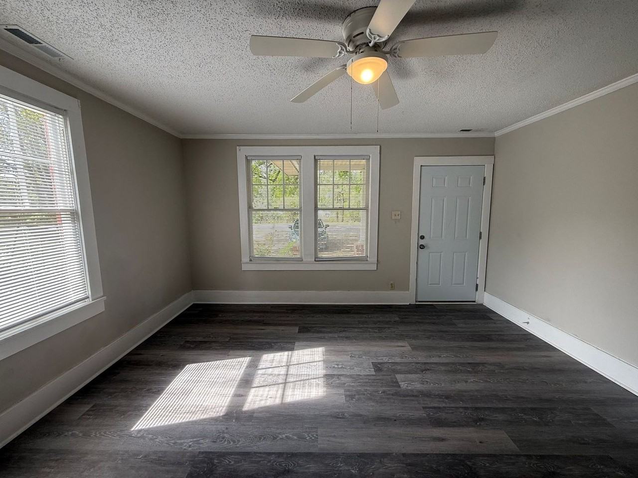 216 Meade St - Photo 2 of 12