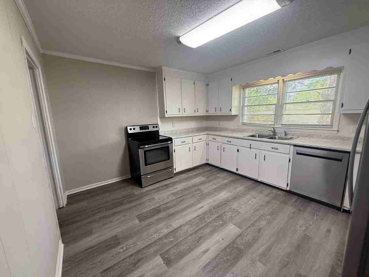 216 Meade St - Photo 6 of 12