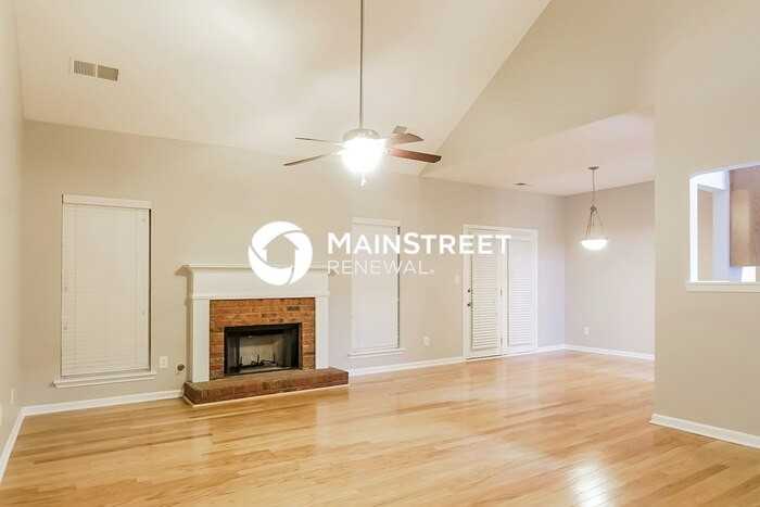 1910 Oakbluff Dr Sw - Photo 4 of 15