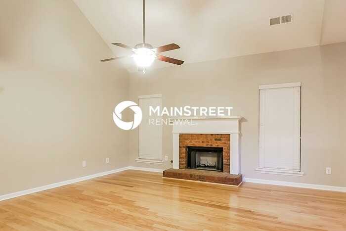 1910 Oakbluff Dr Sw - Photo 5 of 15