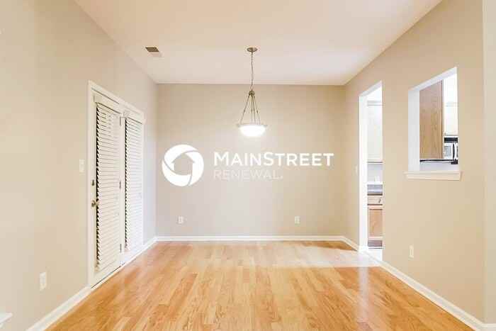 1910 Oakbluff Dr Sw - Photo 6 of 15