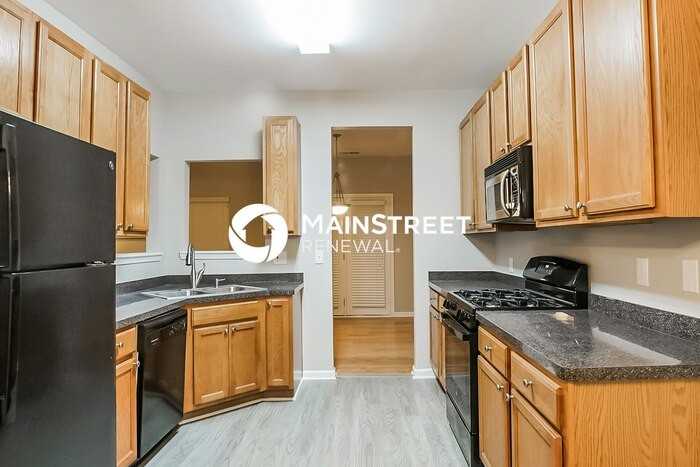 1910 Oakbluff Dr Sw - Photo 7 of 15