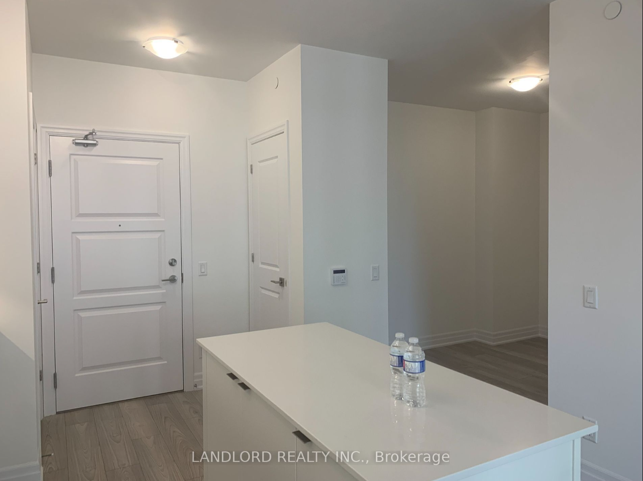 36 Elm Dr W #703 - Photo 4 of 21
