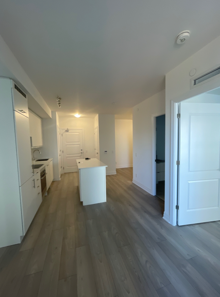 36 Elm Dr W #703 - Photo 6 of 21