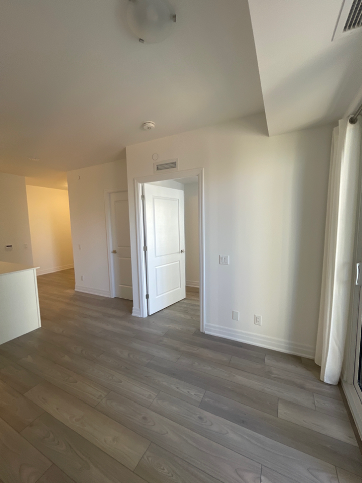 36 Elm Dr W #703 - Photo 7 of 21