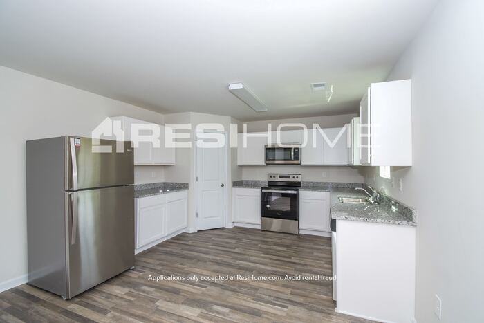 710 Ali St - Photo 3 of 24