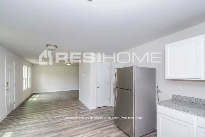 710 Ali St - Photo 4 of 24